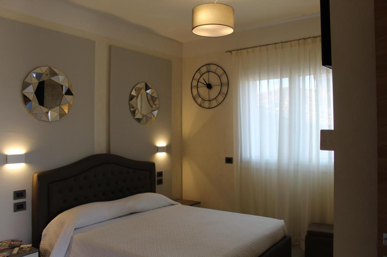 Villa Martina Luxury Rooms Ντεζεντσάνο ντελ Γκάρντα Εξωτερικό φωτογραφία