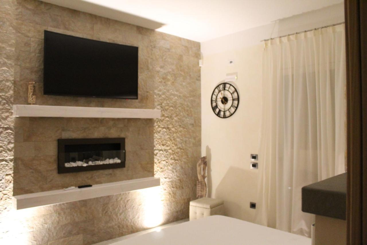 Villa Martina Luxury Rooms Ντεζεντσάνο ντελ Γκάρντα Εξωτερικό φωτογραφία