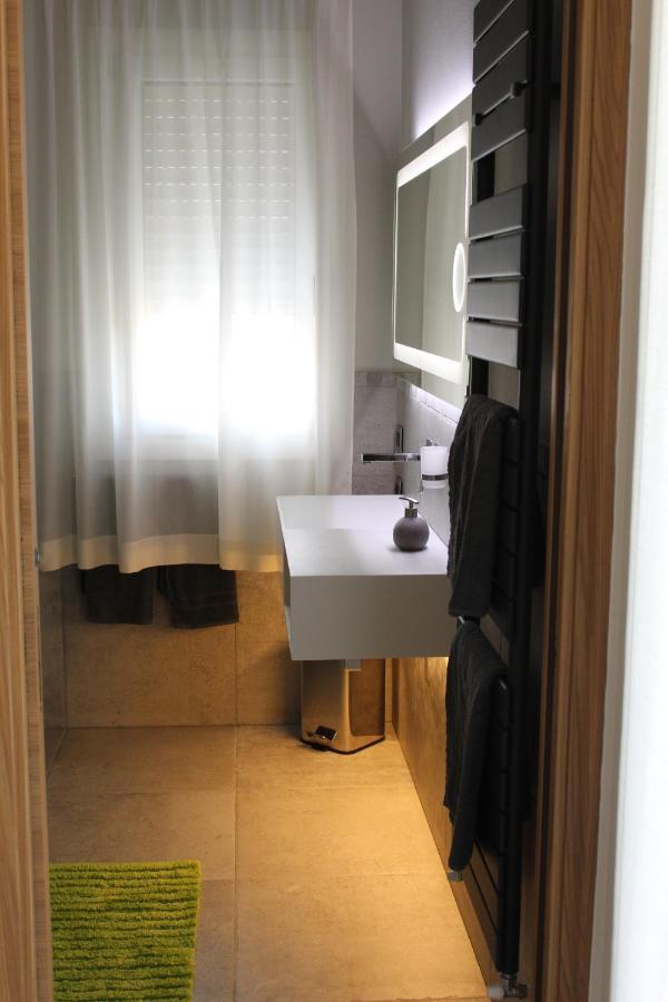 Villa Martina Luxury Rooms Ντεζεντσάνο ντελ Γκάρντα Εξωτερικό φωτογραφία