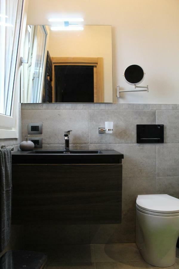 Villa Martina Luxury Rooms Ντεζεντσάνο ντελ Γκάρντα Εξωτερικό φωτογραφία