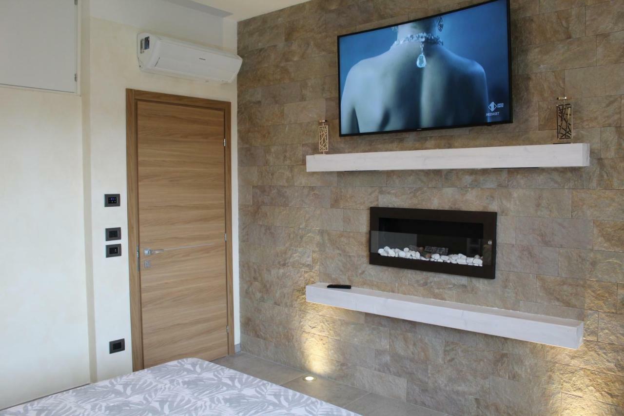 Villa Martina Luxury Rooms Ντεζεντσάνο ντελ Γκάρντα Εξωτερικό φωτογραφία