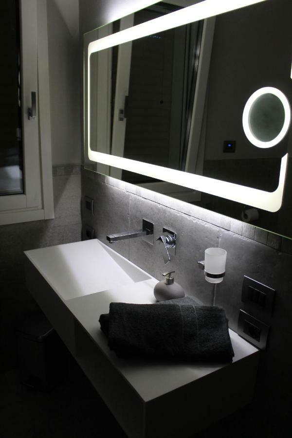 Villa Martina Luxury Rooms Ντεζεντσάνο ντελ Γκάρντα Εξωτερικό φωτογραφία