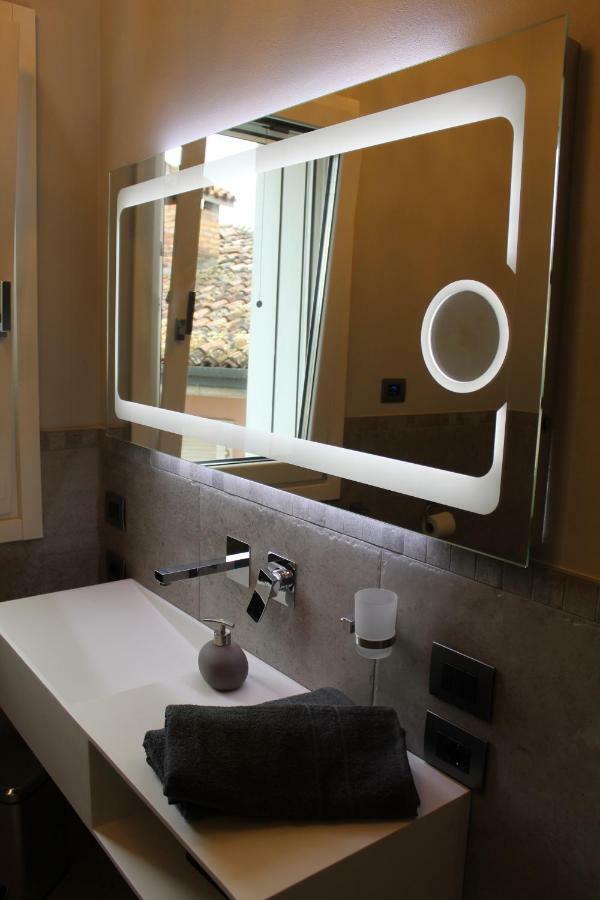 Villa Martina Luxury Rooms Ντεζεντσάνο ντελ Γκάρντα Εξωτερικό φωτογραφία