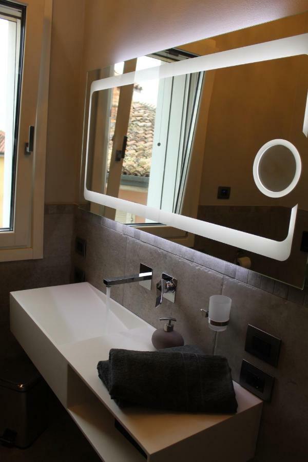 Villa Martina Luxury Rooms Ντεζεντσάνο ντελ Γκάρντα Εξωτερικό φωτογραφία