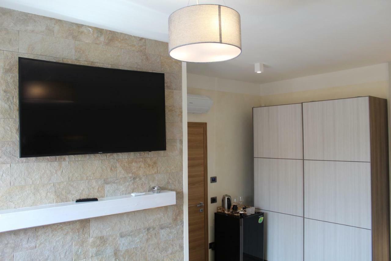 Villa Martina Luxury Rooms Ντεζεντσάνο ντελ Γκάρντα Εξωτερικό φωτογραφία